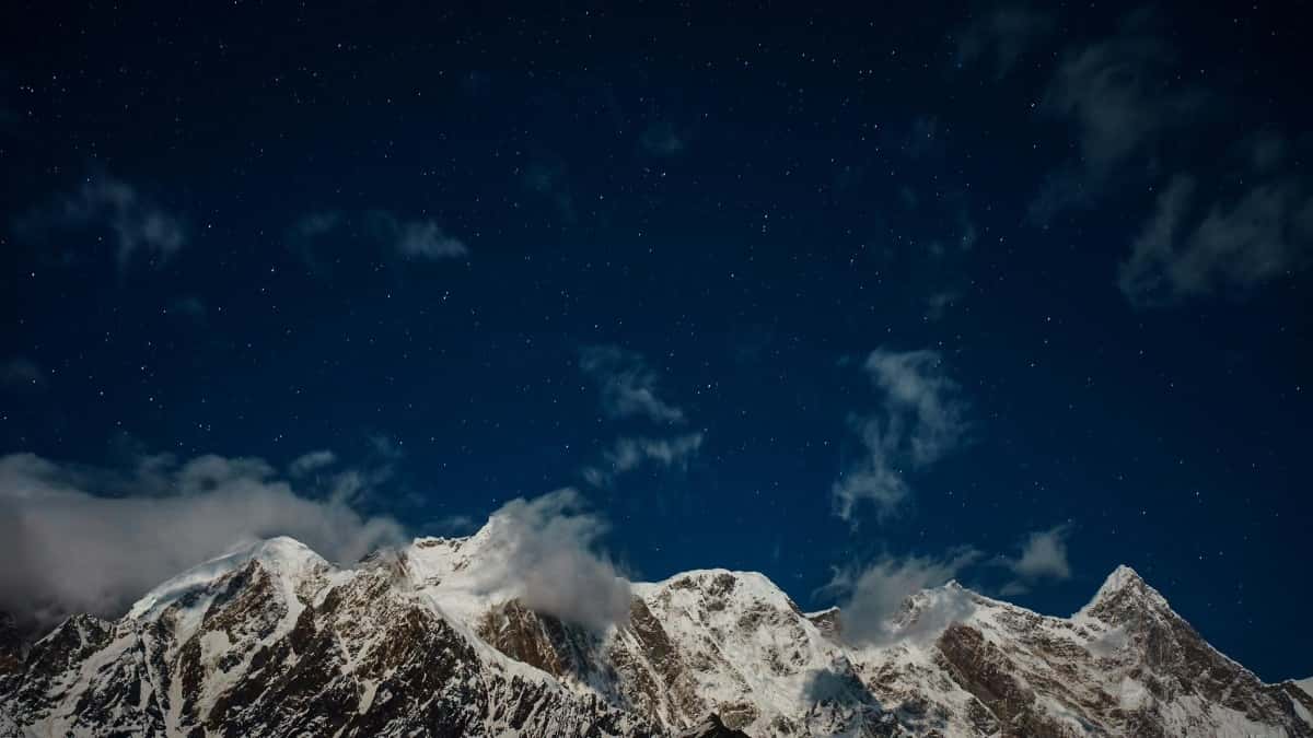 Reklamues shqiptar? Gjeni krijues Vkontakte nga Myanmar