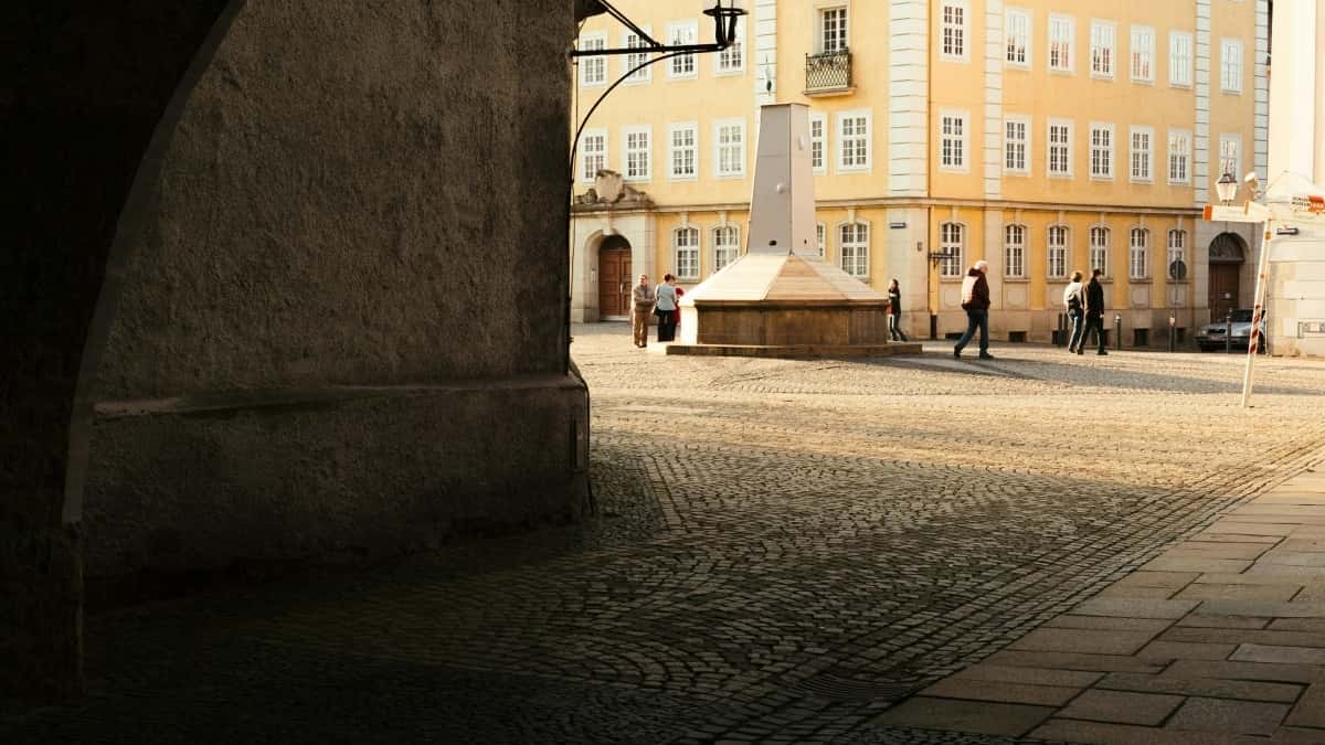 Creators: Land Luxembourg Beta Invites on LinkedIn