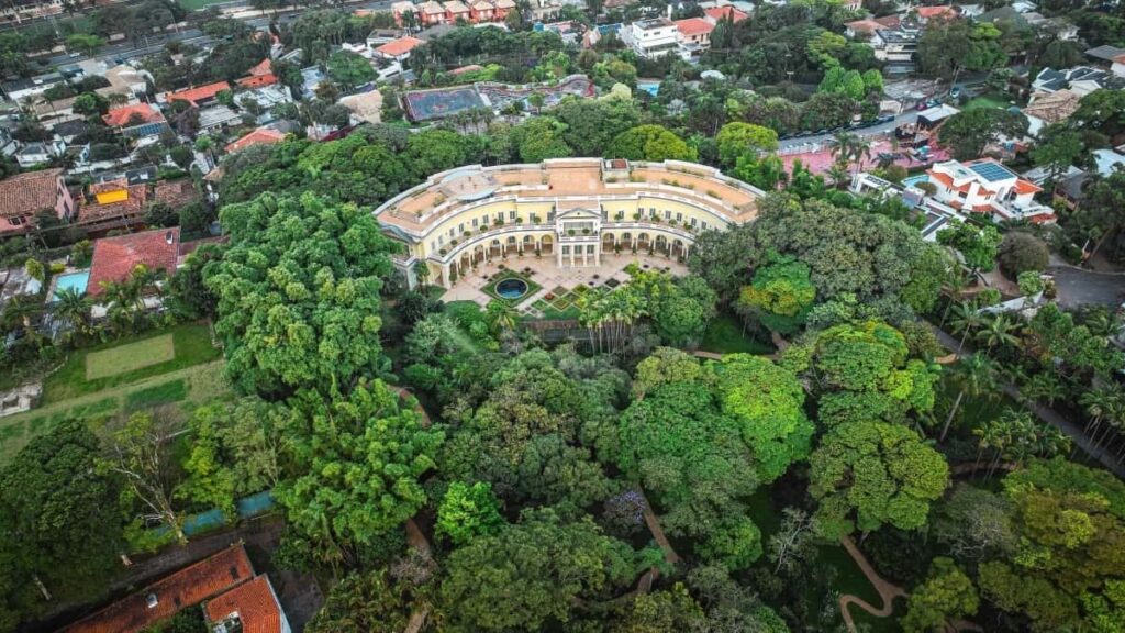 Strategji praktike per kreatoret shqiptare: si te kontaktoni dhe te ngrejne hype per lancimet e produkteve me markat zvicerane ne Instagram.