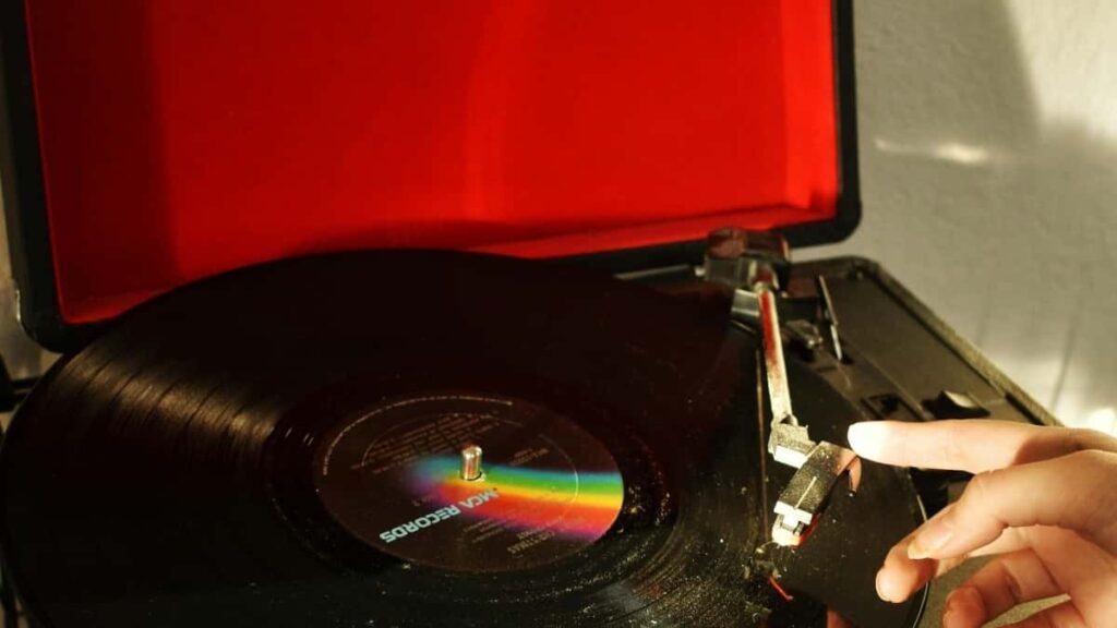 Udhezues praktik per reklamues ne Shqiperi: si te gjesh dhe bashkepunosh me krijues Myanmar ne Threads per linja produktesh kozmetike.