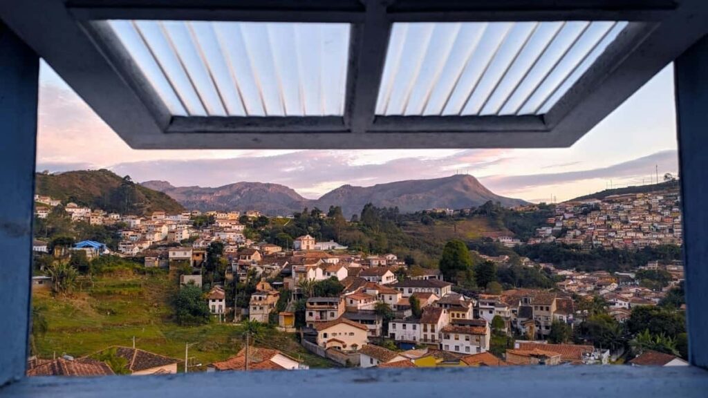 Udhezues praktik per krijuesit shqiptare: si te gjesh, kontaktosh dhe bisedosh me markat Panama ne Taobao per te prodhuar video GRWM me akses, negocim dhe logjistike.