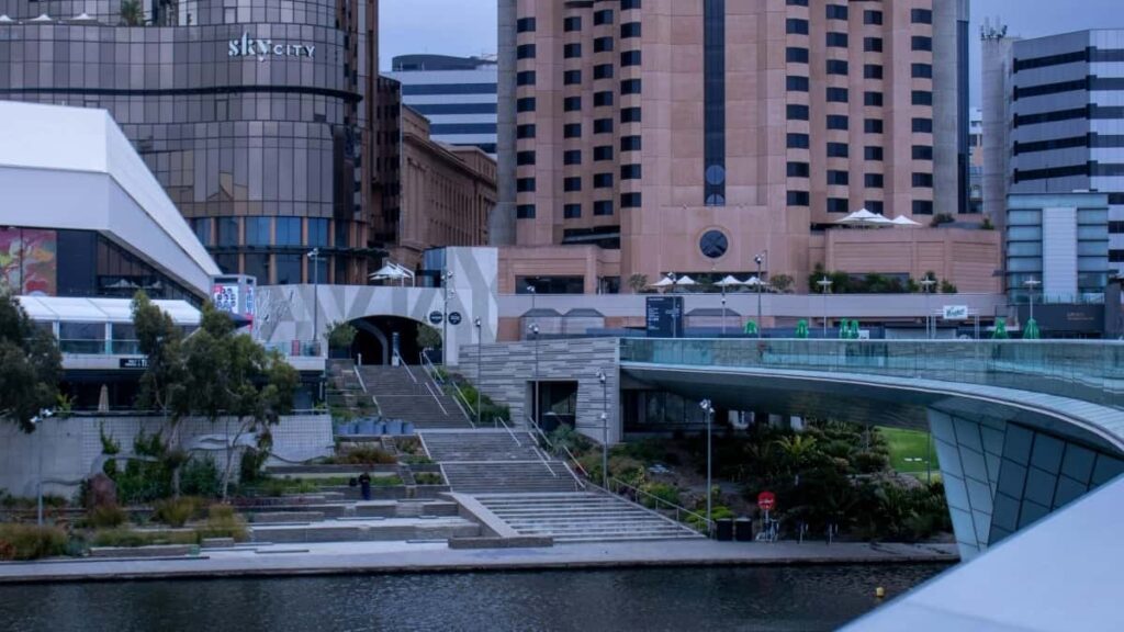 Udhezues praktik per reklamuesit shqiptare: si te identifikoni, kontaktoni dhe bashkepunoni me krijues Facebook nga Estonia per permbajtje guide qyteti lokale.