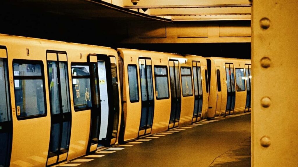 Udhezues praktik per krijues ne Shqiperi: si te gjesh dhe kontaktosh brandet panameze te lidhura me Netflix per kolaborime gameplay, me taktika outreach, shembuj dhe FAQ.